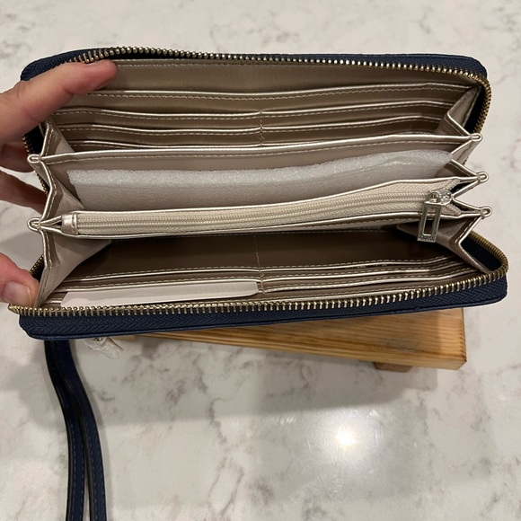 GUESS La Femme Large Zip Around Wallet Denim/Navy Blue Retails for 99.00 NWOT - Picture 3 of 9